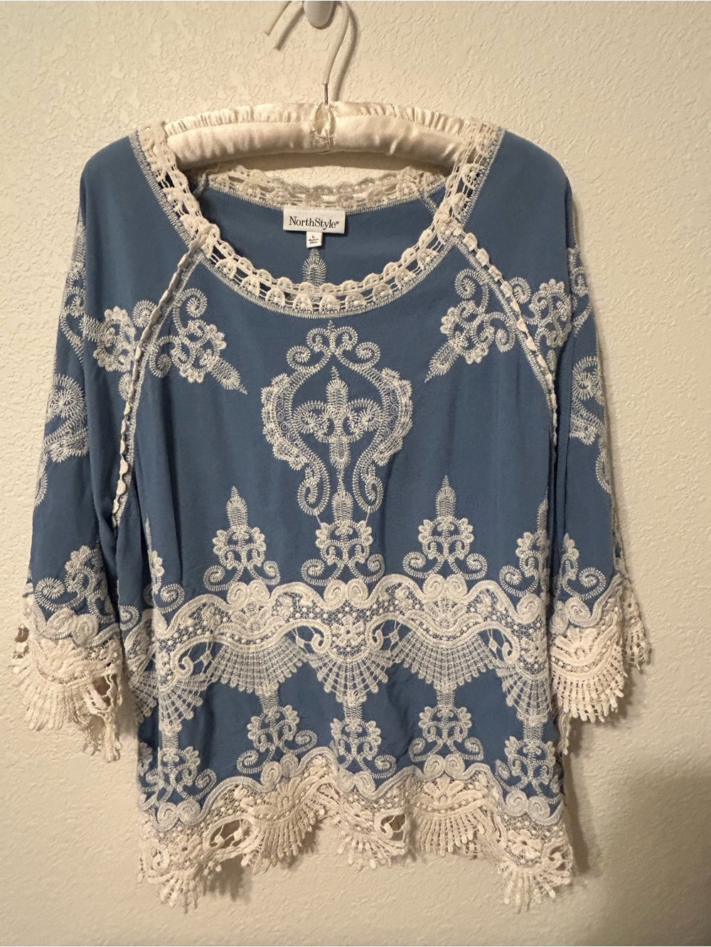 NorthStyle Blue & White Embroidered Lace Trim Bohemian Top - Women's Size L - Picture 3 of 11